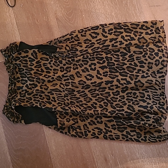 Silk Sleeveless Leopard Print Top - Picture 3 of 3